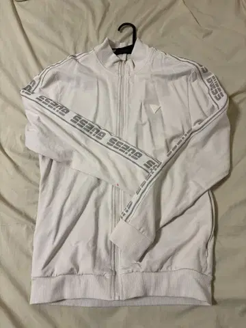 화이트 집업 저지