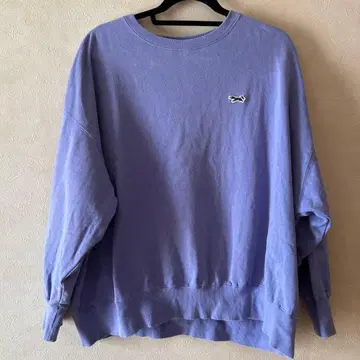 보라색 긴팔 트레이닝복