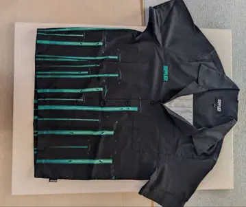 반팔 셔츠 블랙/그린 그래픽 프린트 SUPPLIER