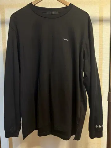 타트라스 스터드 로고 긴팔 롱티 새상품급