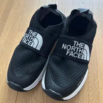 THE NORTH FACE 블랙 스니커즈