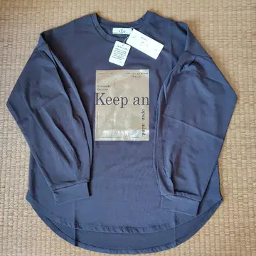 차콜 그레이 긴팔 T셔츠 호일 프린트 ILC(Mitsumine)