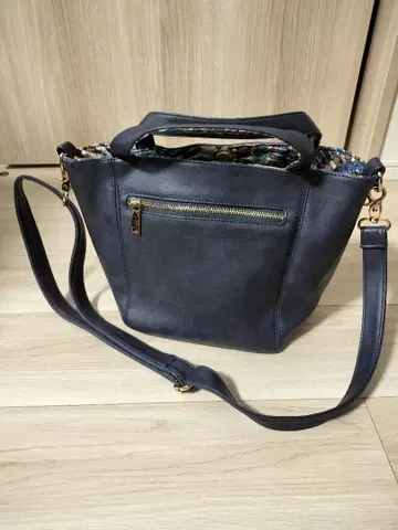 Three Four Time 숄더백 네이비