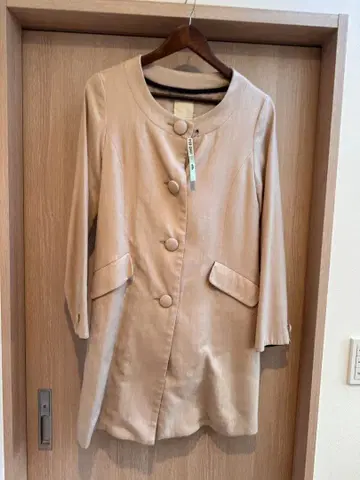 노카라 자켓 베이지 큰 버튼 포함