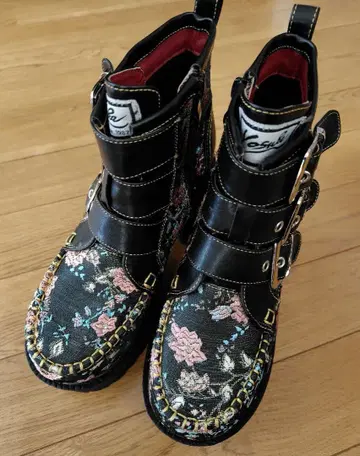 Yosuke 꽃무늬 버클 부츠 하이힐