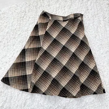 [ 빅 사이즈 ] 23구 트위드 소재 체크 플레어 스커트 온워드 카시야마