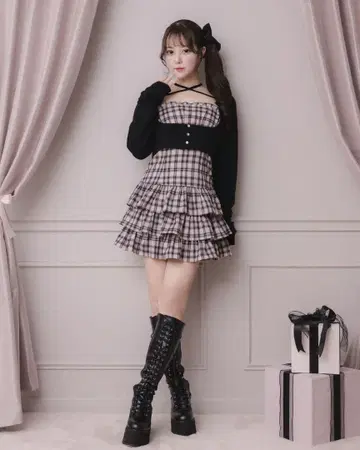 pium 비쥬 가디건 x 체크 원피스 세트 블랙 x 핑크