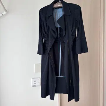 네이비 트렌치코트 플레어 슬리브