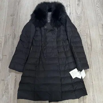 퍼 달린 블랙 다운 코트 롱 코트 라쿤