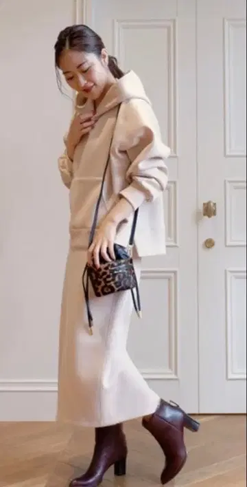 allureville 알아바일 종이상자 후드티 스커트 셋업