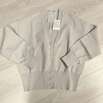 익명 배송 택 포함 새상품 BEARDSLEY 펄 버튼 가디건 그레이