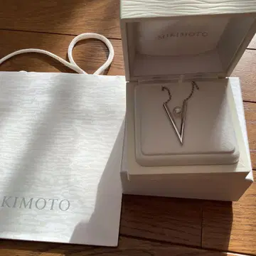 미키모토 V자형 진주 목걸이