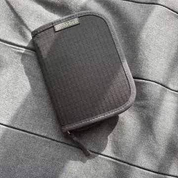 mont-bell 블랙 이단 접이식 지갑 지퍼 월렛