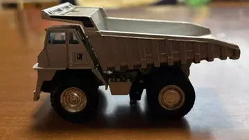 미니카 Caterpillar 덤프트럭