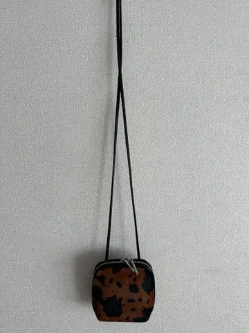 레오파드 무늬 블랙 숄더백