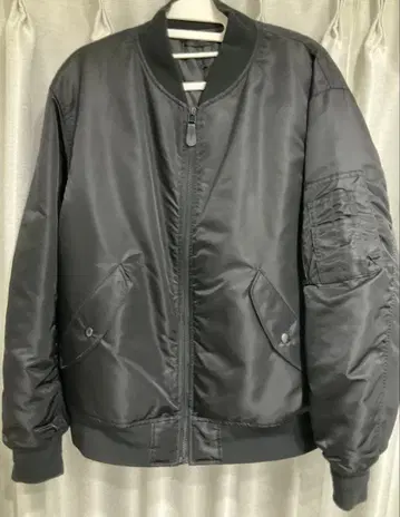 GU 블랙 MA-1 플라이트 자켓