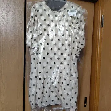 새상품 로즈 티아라 퍼프 슬리브 도트 튜닉 사이즈 46