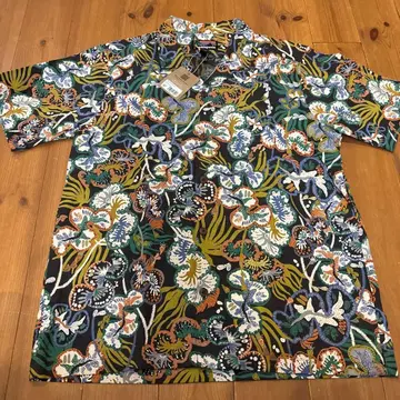 patagonia 꽃무늬 반팔 셔츠 M 사이즈