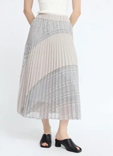 80% OFF 미사용 새상품 Aga 플리츠 스커트