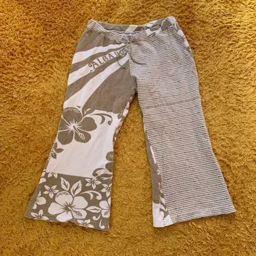 ALBA ROSA 플라워 무늬 카프리 팬츠