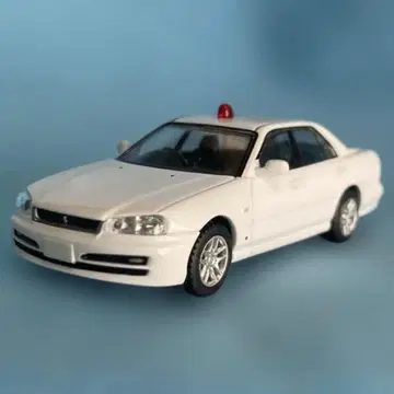 스카이라인 25GT-X 기동수사차