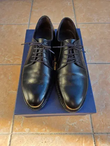 잘란 스리와야 EDWARD 98651 플레인토 에드워드