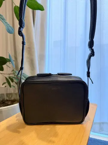 objects.io 소프트 숄더백 스몰 블랙