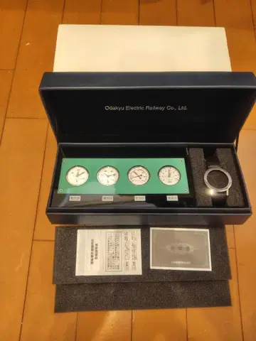 운전석 계기 손목시계 ( 오다큐 전철 )