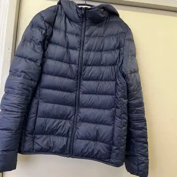 네이비 후드 부착 다운 자켓
