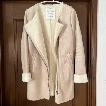 Three Hundred Thirty Days 무스탕 코트 베이지