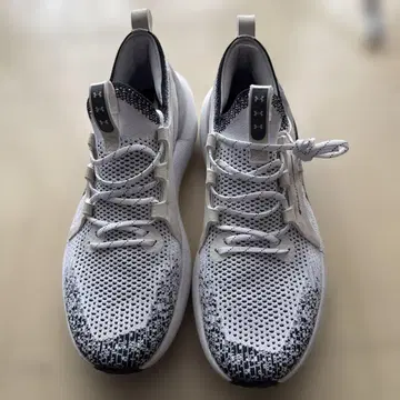 Under Armour 러닝화 화이트/블랙 28cm