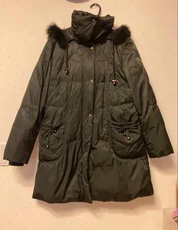 퍼 달린 후드 블랙 다운 자켓