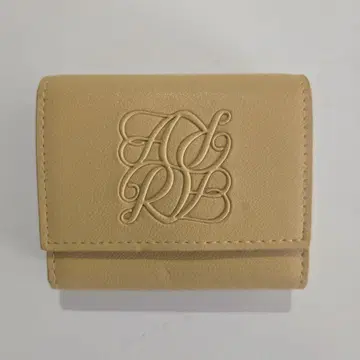 베이지 엠보싱 로고 3단 폴더형 지갑