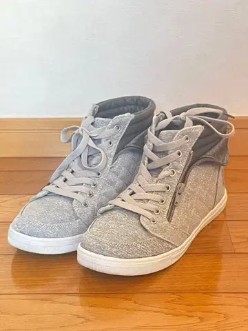 그레이 퀼팅 하이컷 스니커즈