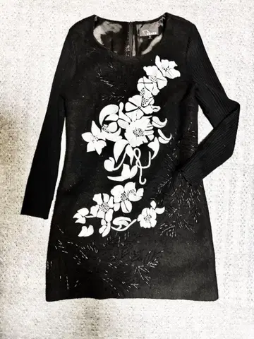 꽃무늬 자수 긴팔 원피스 블랙