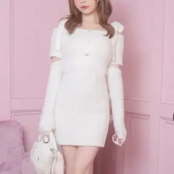 michellMacaron 미셸 마카롱 컷 슬리브 니트 원피스