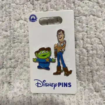 Disney 우디 에이리언 핀 배지