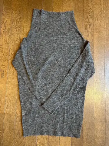 그레이 터틀넥 니트