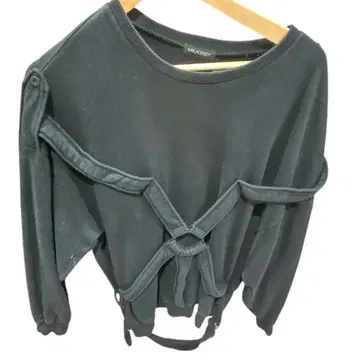 [ 가격 인하 가능 ] milkboy 파라슈트 구속 맨투맨