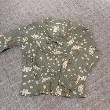 핑크하우스 꽃무늬 리본 포함 긴팔 블라우스