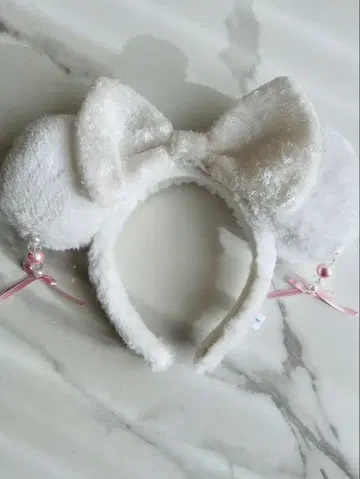 디즈니 화이트 폼폼 머리띠 리본