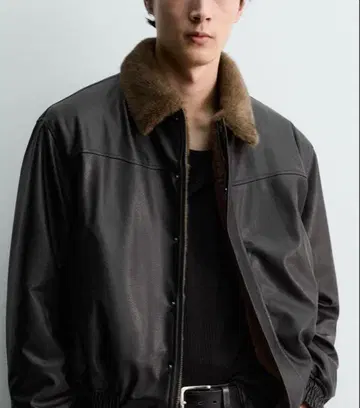 ZARA 블랙 가죽 자켓 S 사이즈