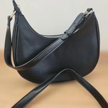 블랙 합성 피혁 숄더백