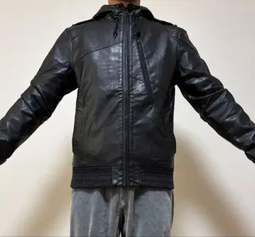 volcom 블랙 가죽 자켓 후드 부착