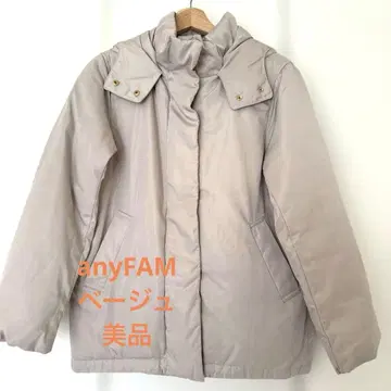 베이지 후드 부착 다운 자켓