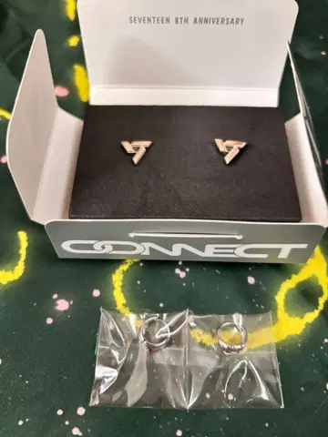 SEVENTEEN 8주년 기념 귀걸이 SEVENTEEN&우지