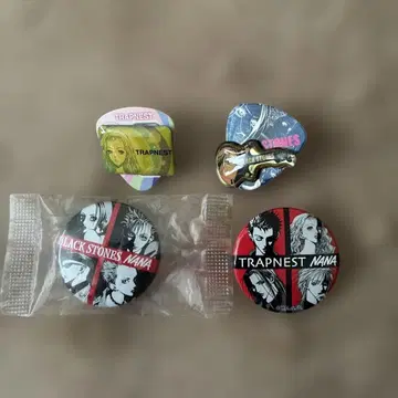 초레어 NANATRAPNEST & BLACK STONES 핀 배지