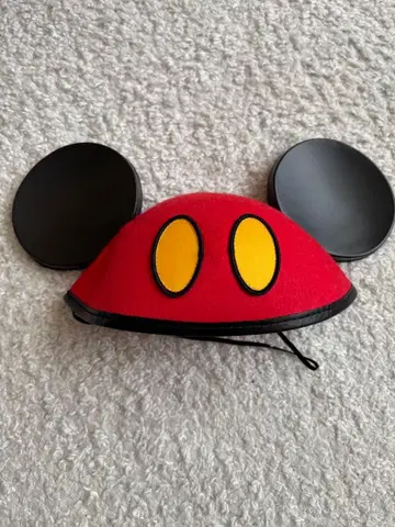 미키마우스 귀 달린 빨간 모자