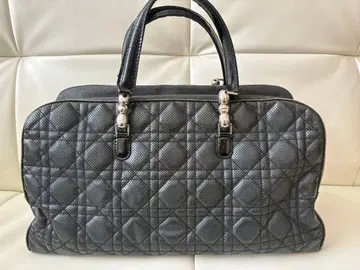 블랙 퀼팅 핸드백