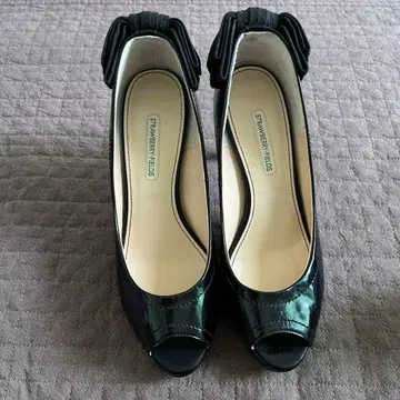 Strawberry Fields 블랙 하이힐